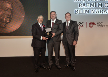 Metin Sitti receives Rahmi Koç Medal of Science